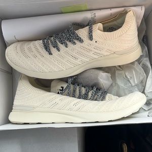 Brand new APL Techloom Wave Sneakers